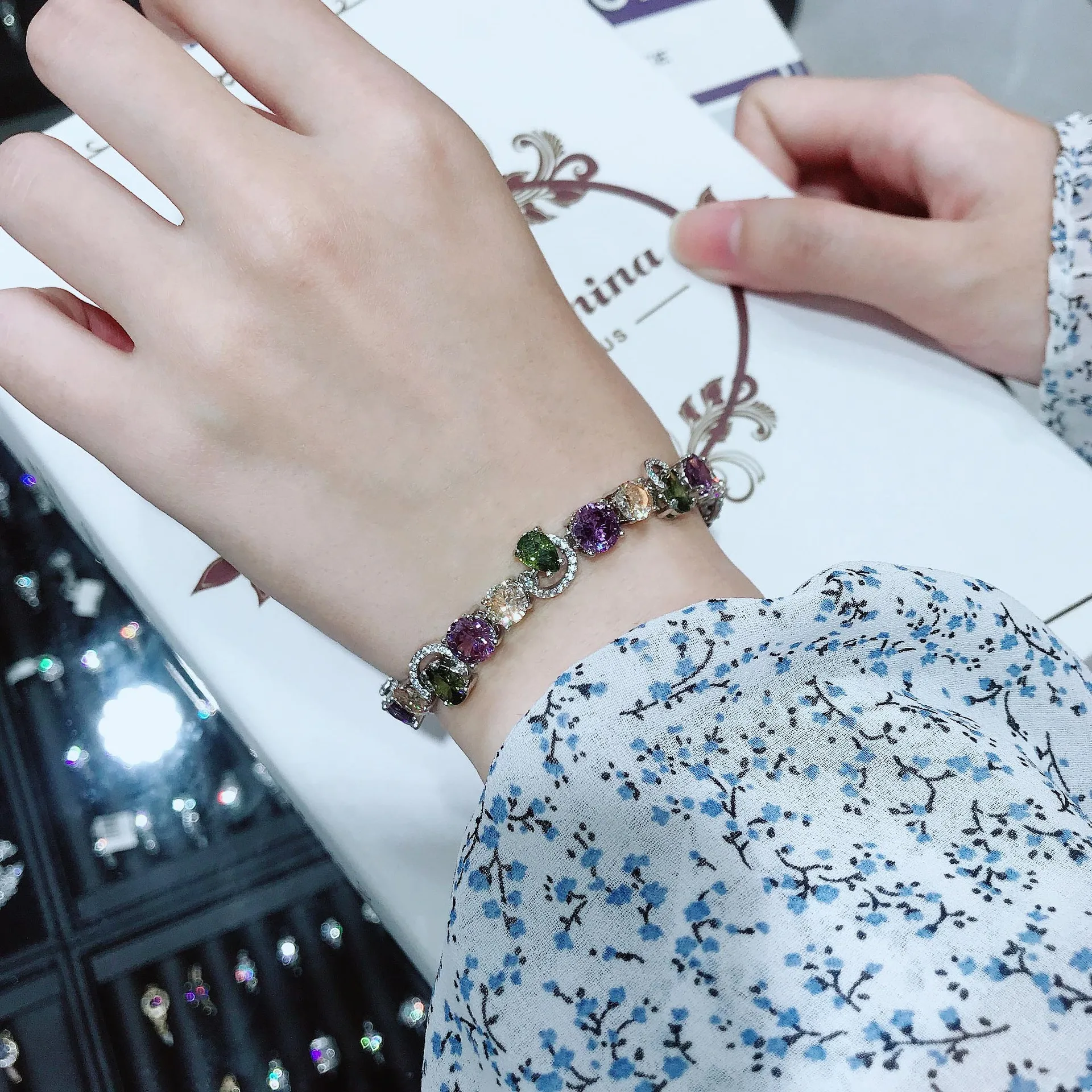 New Simulation Colorful Tourmaline Bracelet 925 Stamp Fashion Amethyst Peridot Buckle Bracelet Female Bohemian Party Gift
New Simulation Colorful Tourmaline Bracelet 925 Stamp Fashion Amethyst Peridot Buckle Bracelet Female Bohemian Party Gift