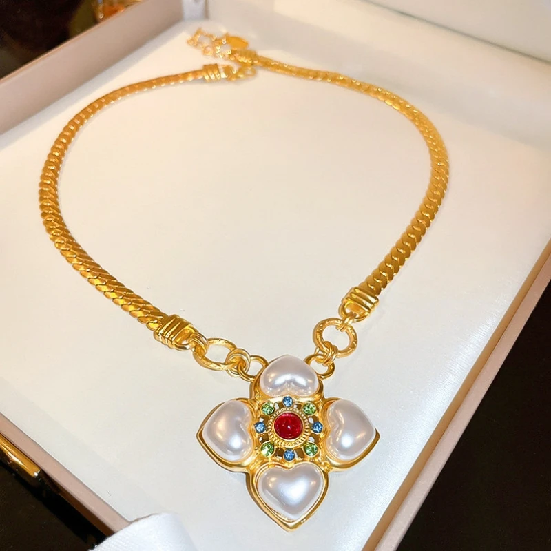 

Elegant Palace Necklace Western Antique Reproduction Clavicle Flower Diamond, Colored Glass Gemstone Inlaid With Gold Float