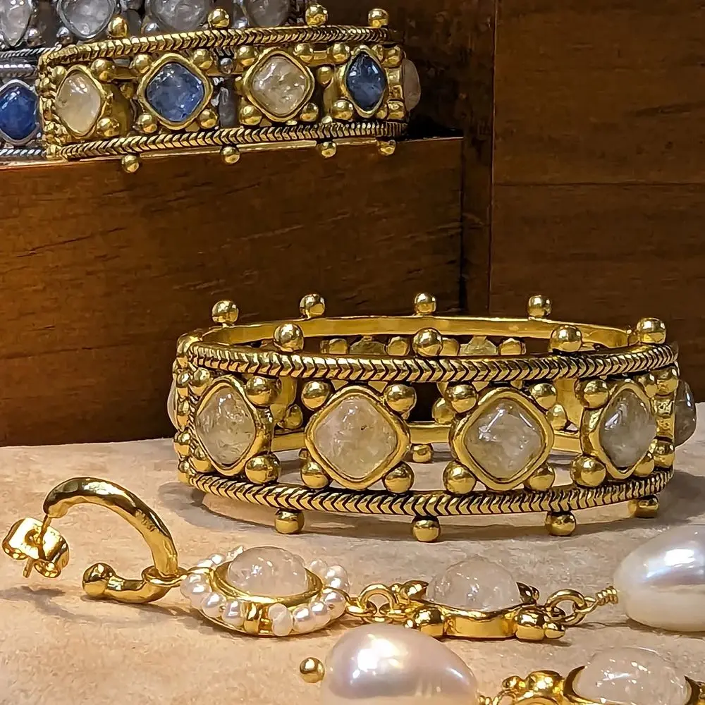 Vintage Bezantine Style Natural Crystal Stone Handmade Metal Textured Court Style Bracelet
Vintage Bezantine Style Natural Crystal Stone Handmade Metal Textured Court Style Bracelet