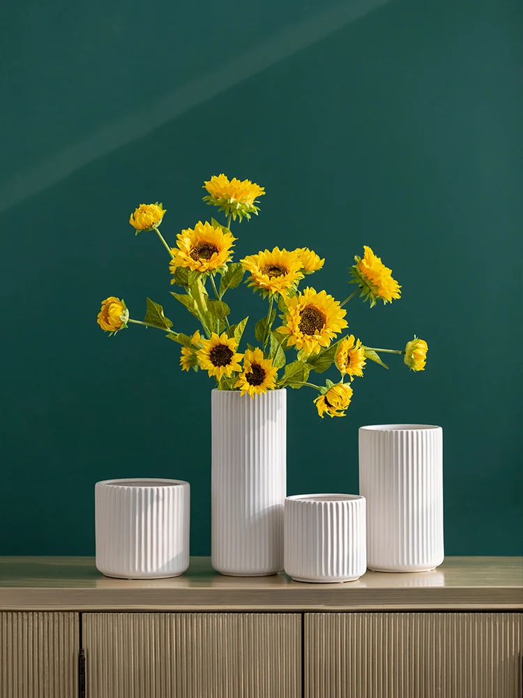 Modern Nordic Minimalist Living Room Creative Flower Arrangement Ornaments Home Ornament White Ceramic Vase Floral
Modern Nordic Minimalist Living Room Creative Flower Arrangement Ornaments Home Ornament White Ceramic Vase Floral