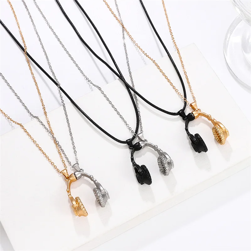2pcs New Earphone Couple Necklace Lovely Headset Magnetic Pendant Necklaces Women Geometric Headphone Friendship Jewelry Gift 
2pcs New Earphone Couple Necklace Lovely Headset Magnetic Pendant Necklaces Women Geometric Headphone Friendship Jewelry Gift