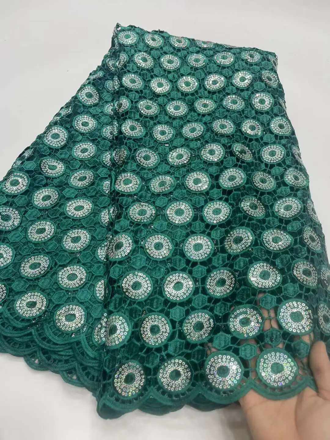 Green African Lace Fabric With Sequins 2023 High Quality Nigerian Guipure Lace Fabric Diy Material For Sewing Party Dress CW26YY
Green African Lace Fabric With Sequins 2023 High Quality Nigerian Guipure Lace Fabric Diy Material For Sewing Party Dress CW26YY