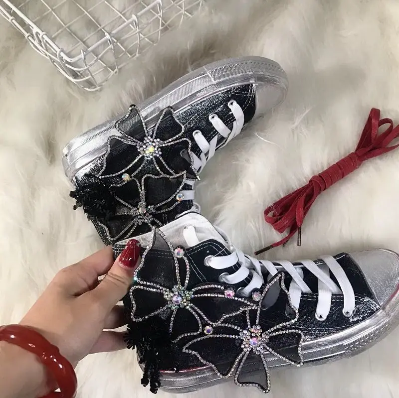 Design Rhinestones Flower Retro Butterfly Canvas Shoes Spring Casual Lace up Shoes Women High Top Flat Sneakers Bambas Mujer
Design Rhinestones Flower Retro Butterfly Canvas Shoes Spring Casual Lace up Shoes Women High Top Flat Sneakers Bambas Mujer