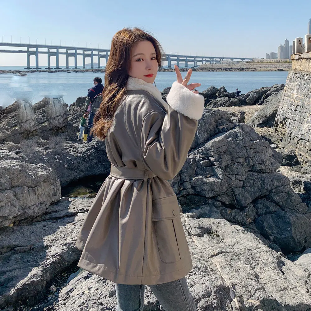 2023 Women With Faux Rex Rabbit Fur Inside Warm Soft Thickened Fur Lined Coat Long Sleeve Winter Oversized Leather Jacket
2023 Women With Faux Rex Rabbit Fur Inside Warm Soft Thickened Fur Lined Coat Long Sleeve Winter Oversized Leather Jacket