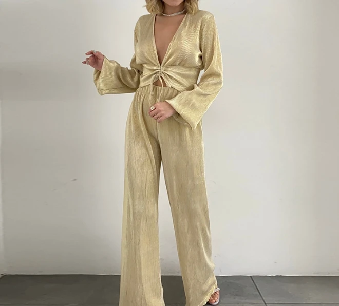 Casual Two-piece Set for Women's Casual Fashion V-neck Ruched Drawstring Bubble Long Sleeved Crop Top and Wide Leg Pants Set
Casual Two-piece Set for Women's Casual Fashion V-neck Ruched Drawstring Bubble Long Sleeved Crop Top and Wide Leg Pants Set
