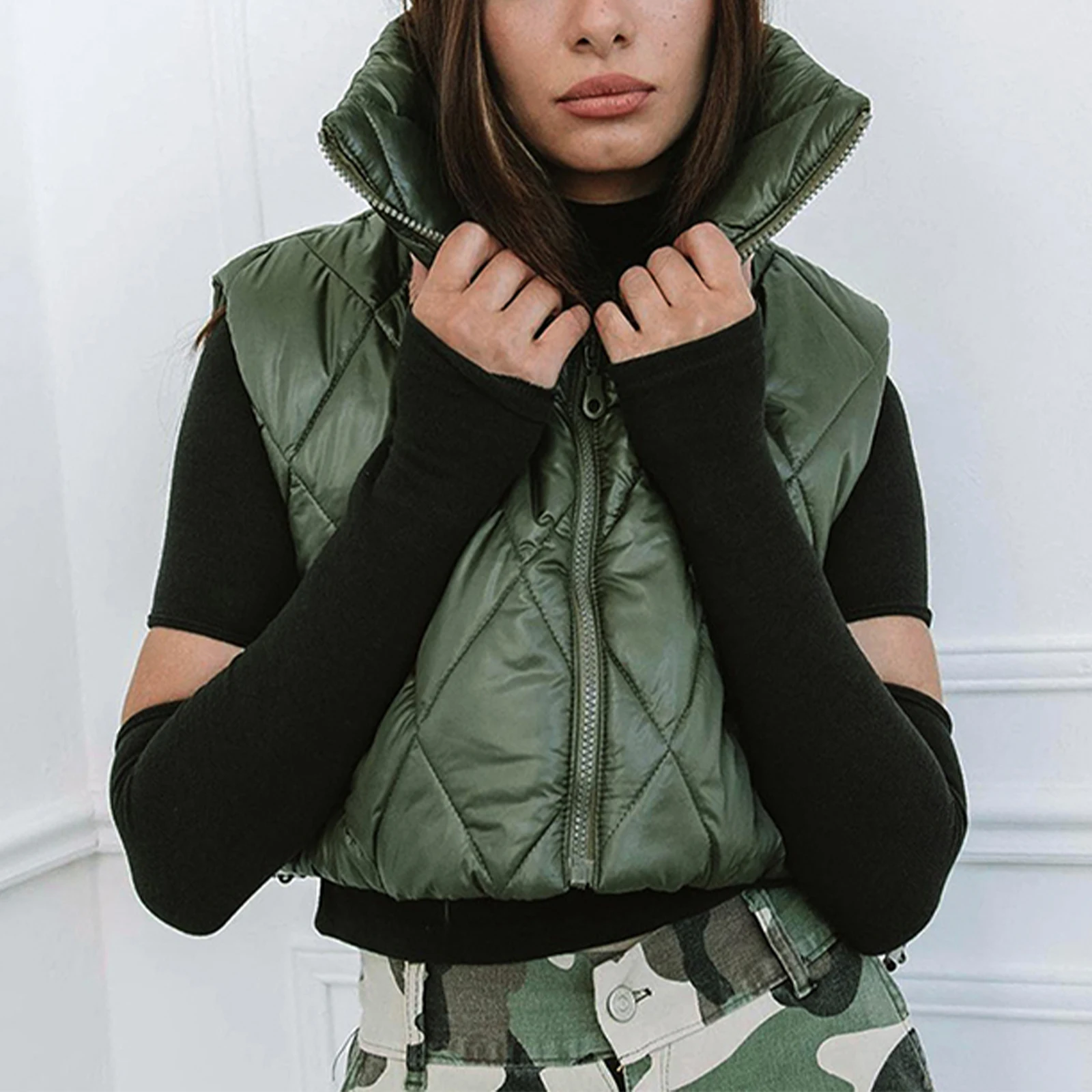 

Women's Short Puffer Vest Solid Color High Stand Collar Drawstring Quilted Waistcoat Winter Casual Sleeveless Padded Jacket Coat