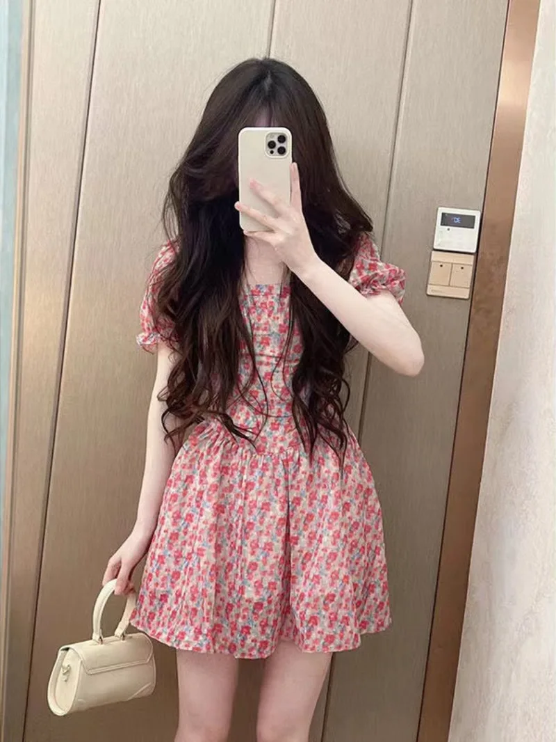 

2024 Summer New Fashion Women's Red Fragmented Flower Small French Unique Waist Square Neck Fragmented Flower Women's Dress N8PF