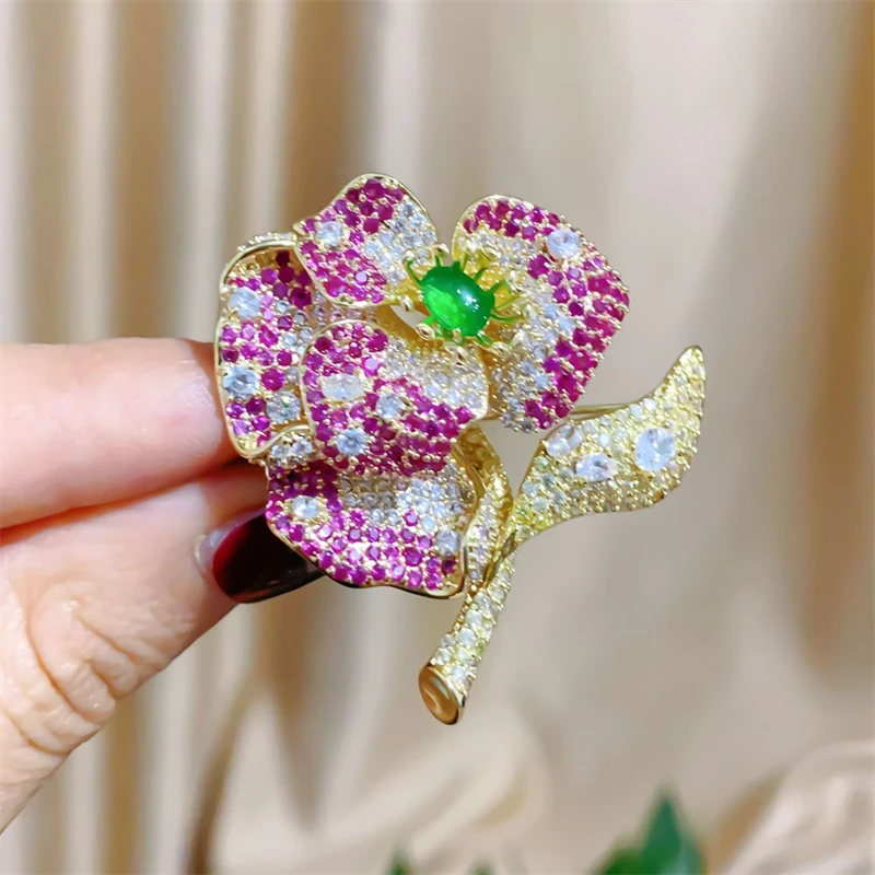 

Light Luxury Retro Palace Full of Colored Zirconium Flower Women's Brooches Elegant Corsage Suit Jacket Pin Temperament Badge