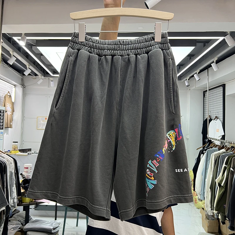 23SS Vintage Nice Washed Old Drawstring Elastic Waist Shorts Men Women Colorful Letter Printing Breeches Wholesale Clothes
23SS Vintage Nice Washed Old Drawstring Elastic Waist Shorts Men Women Colorful Letter Printing Breeches Wholesale Clothes