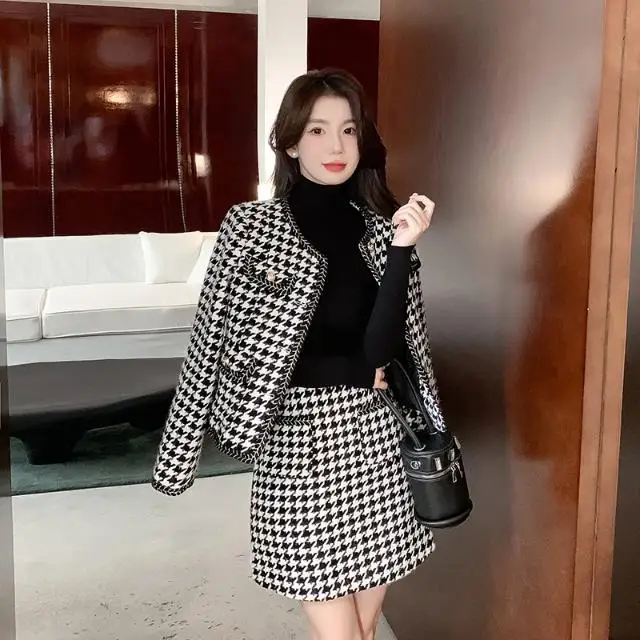 UNXX Versatile and Practical Tweed Suit Skirt for Women 2023 Autumn Winter New Arrival Small Tweed Jacket and Skirt Set Hot Sale
UNXX Versatile and Practical Tweed Suit Skirt for Women 2023 Autumn Winter New Arrival Small Tweed Jacket and Skirt Set Hot Sale