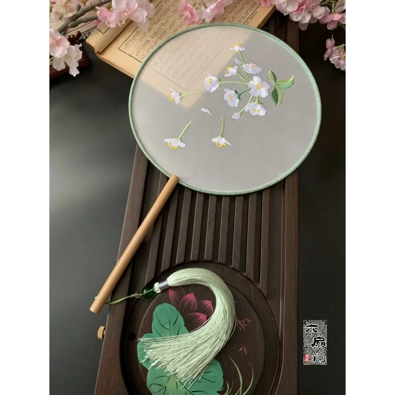 

Chinese style ancient literary embroidery group fan womb fan Hanfu COS photo antique round summer dance fan