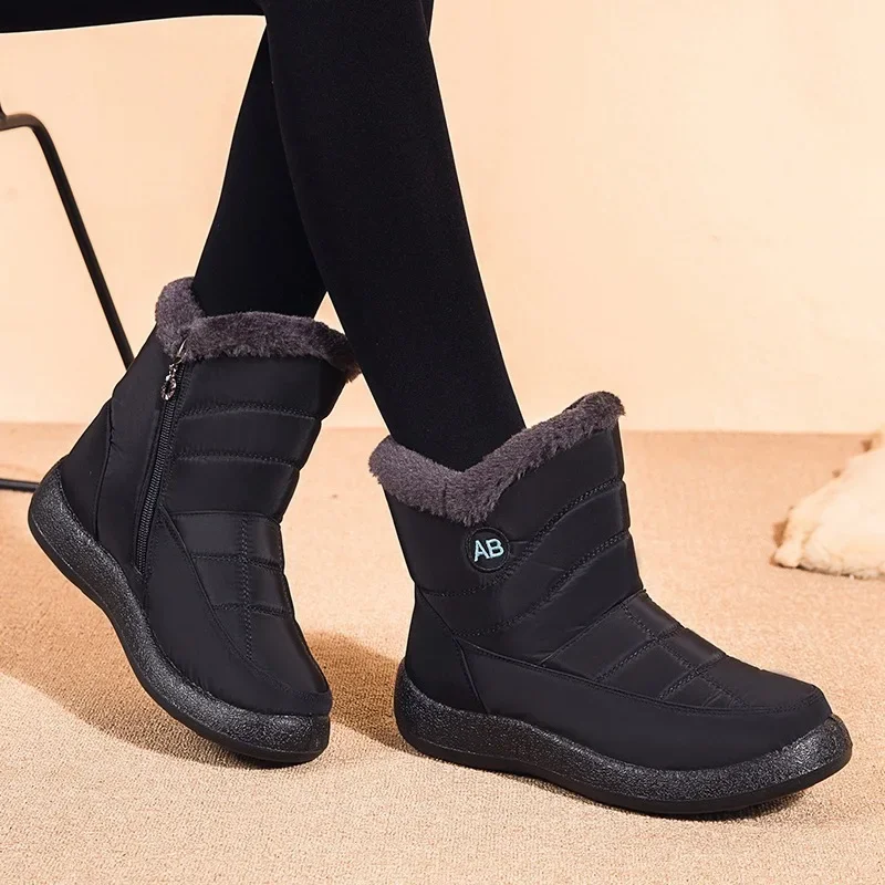 New casual cotton boots warm padded ladies flat-bottomed plus size snow boots in winter.
New casual cotton boots warm padded ladies flat-bottomed plus size snow boots in winter.