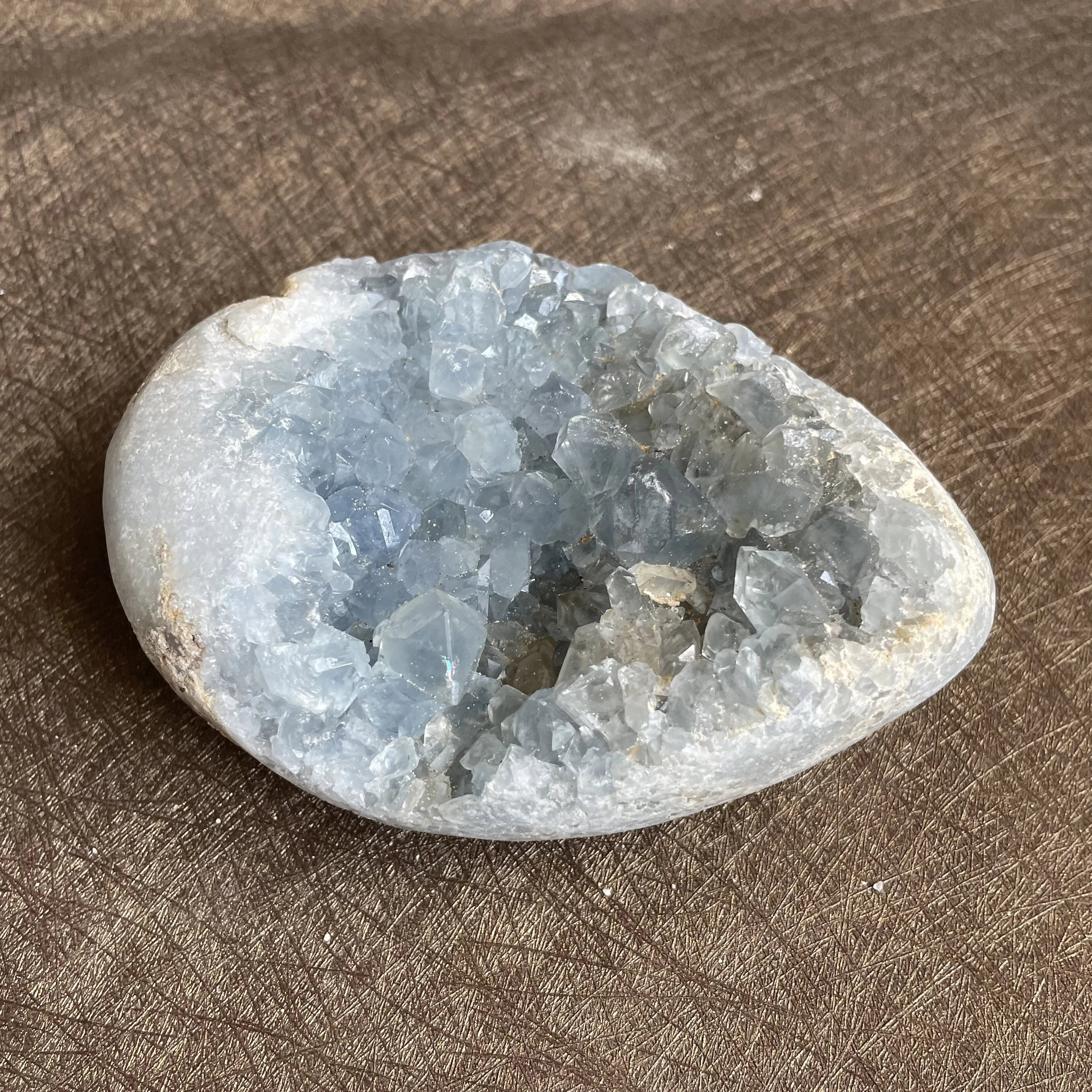 638g Natural Celestite Geode Polished Crystal Cluster Druzy Quartz Rock Decoration Stone Mineral Healing Reiki
638g Natural Celestite Geode Polished Crystal Cluster Druzy Quartz Rock Decoration Stone Mineral Healing Reiki
