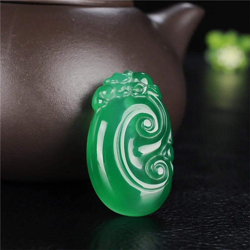 

Natural Green Chalcedony Hand-carved Wishful Pendant Fashion Boutique Jewelry Men and Women Green Agate Necklace Gift