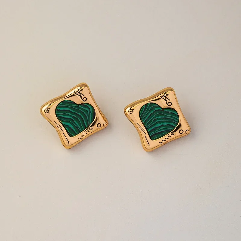 Vintage Love Earrings Shell Malachite Stud Eardrop For Women 2023 New Fashion Ear Clip Luxury Jewelry Boutique Trend
Vintage Love Earrings Shell Malachite Stud Eardrop For Women 2023 New Fashion Ear Clip Luxury Jewelry Boutique Trend