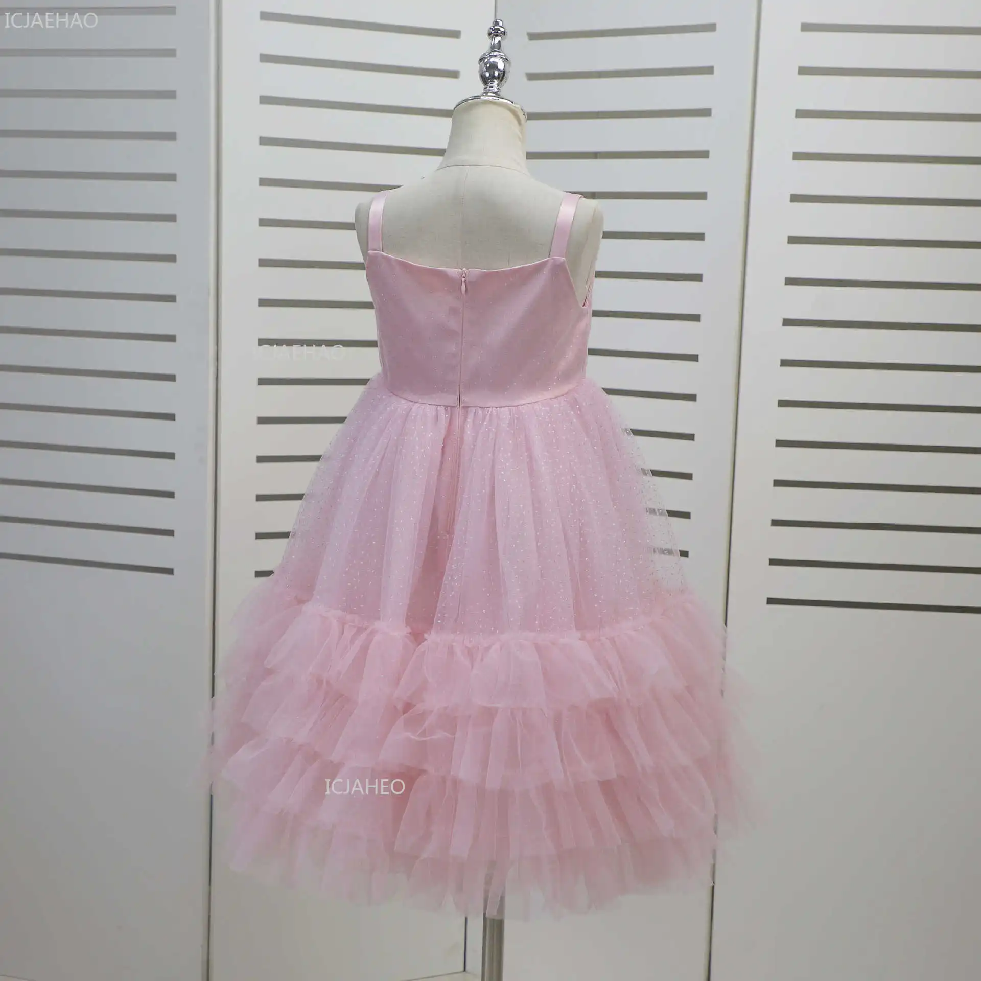 فستان بناتي بطبقات على شكل كعكة للأطفال بحزام سباغيتي من التول مع شال كيب للحفلات وحفلات الاحتفال الرسمي فستان بناتي بطبقات على شكل كعكة للأطفال بحزام سباغيتي من التول مع شال كيب للحفلات وحفلات الاحتفال الرسمي