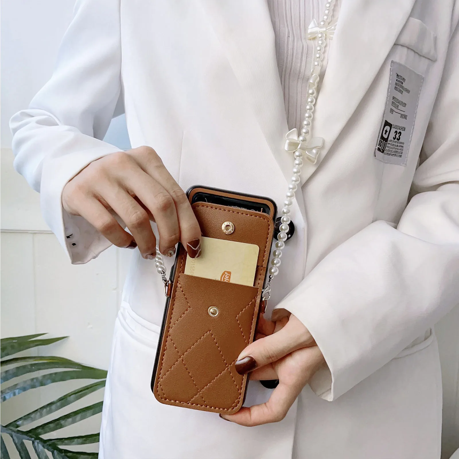 For Sumsang Galaxy Z Flip 3 4 5G Matte Pu Leather Case Protective with Card Holder Flower Case with Wrist Strap Shockproof Cover
For Sumsang Galaxy Z Flip 3 4 5G Matte Pu Leather Case Protective with Card Holder Flower Case with Wrist Strap Shockproof Cover