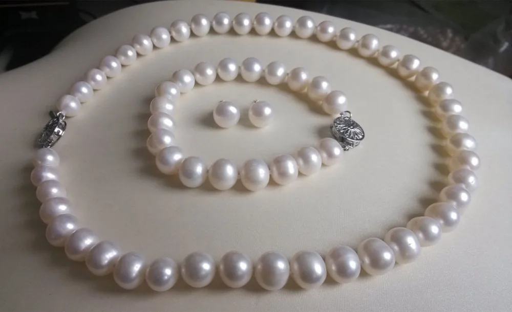 

9-10MM White Freshwater Cultured Pearl Necklace Bracelet Earrings Set