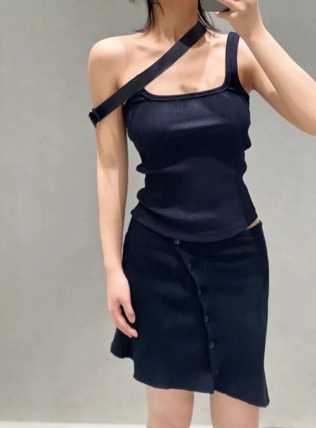 

Fashion Classic Trendy Luxury Designer High Elasticity Contrast Diagonal Shoulder Asymmetric Shoulder Strap Tank T-shirt Female