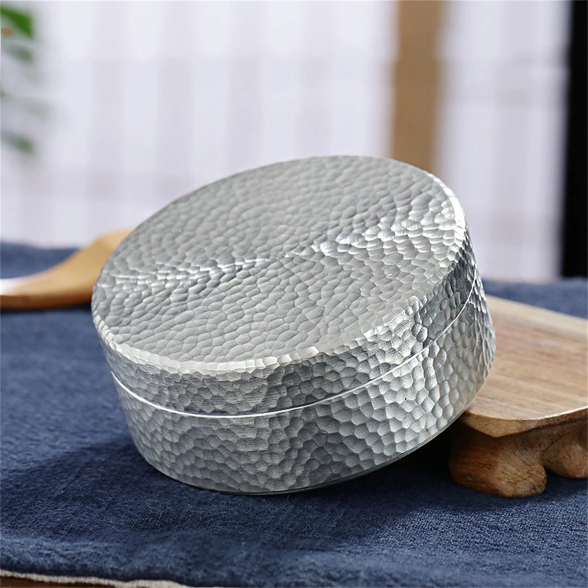Pure Tin Tea cans Tobacco Cans EDC Metal Sealed Storage Box Handmade Home Travel Portable Car Fresh-keeping Holder
Pure Tin Tea cans Tobacco Cans EDC Metal Sealed Storage Box Handmade Home Travel Portable Car Fresh-keeping Holder