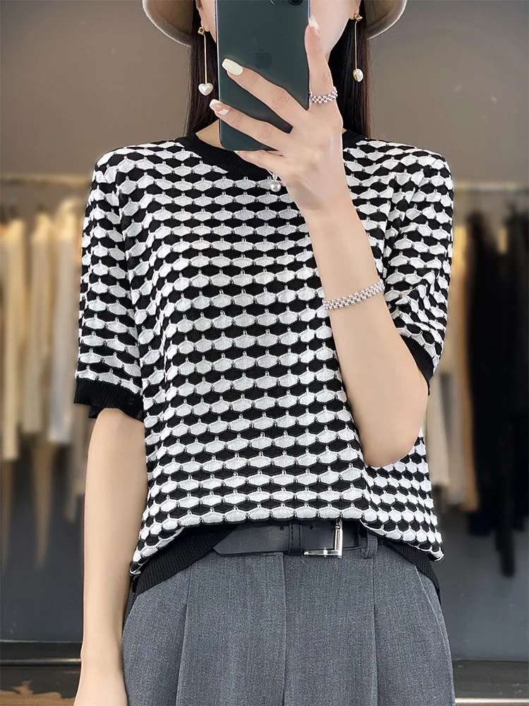 Temperament Short Sleeve Summer Fashion Casual Loose Black And White Color Matching Round Neck Head Ice Silk Knitted T-Shirt
Temperament Short Sleeve Summer Fashion Casual Loose Black And White Color Matching Round Neck Head Ice Silk Knitted T-Shirt