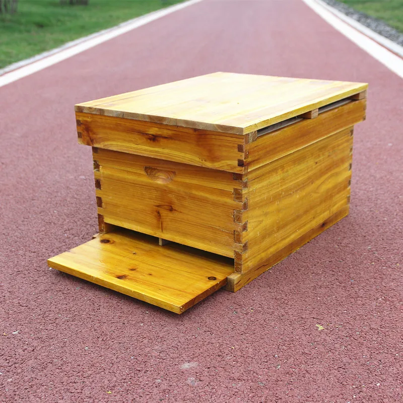 Bee hive in boiled wax, whole fir wood pull-out movable bottom plate, single-layer beehive
Bee hive in boiled wax, whole fir wood pull-out movable bottom plate, single-layer beehive