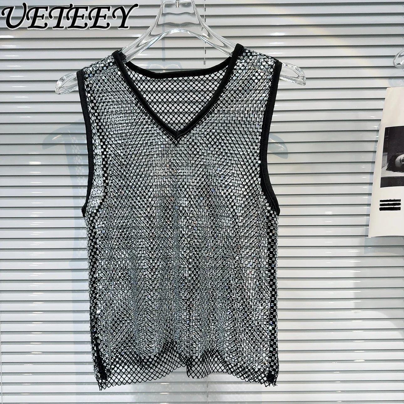 2024 Summer New Square Particle Rhinestone Hollow Mesh Design Vest Female Nightclub Hot Girl Vest Top Y2k for Women T-shirt
2024 Summer New Square Particle Rhinestone Hollow Mesh Design Vest Female Nightclub Hot Girl Vest Top Y2k for Women T-shirt