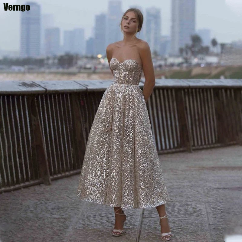 Verngo Glitter Prom Dresses A-Line Sweetheart Sequin Sleeveless Evening Gowns Tea-Length Formal Party Gowns Robes De Soirée
Verngo Glitter Prom Dresses A-Line Sweetheart Sequin Sleeveless Evening Gowns Tea-Length Formal Party Gowns Robes De Soirée