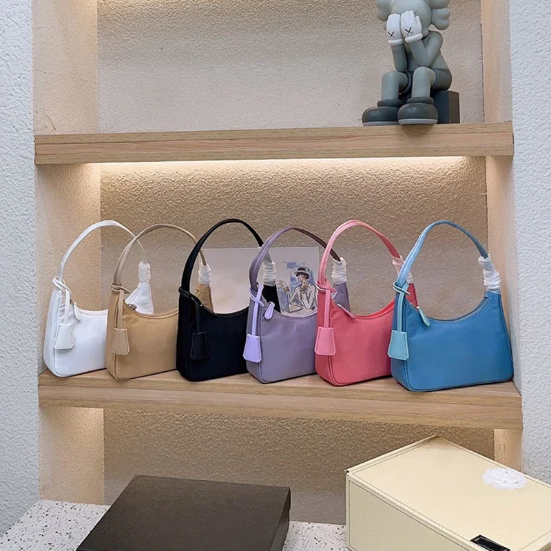 Explosive Handbag Brand Fashion Letter Underarm Bags New Luxury Designer Women'S Leather Zipper Portable Solid Color Bag Summer
Explosive Handbag Brand Fashion Letter Underarm Bags New Luxury Designer Women'S Leather Zipper Portable Solid Color Bag Summer