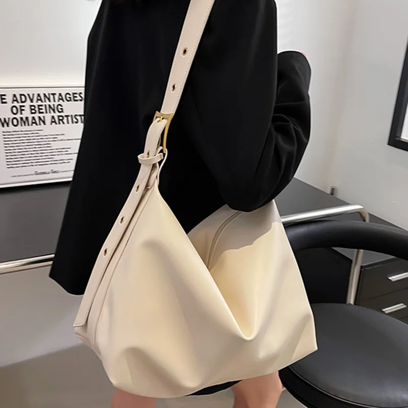 Вместительные сумки на плечо из искусственной кожи для женщин, 2022 простая однотонная женская сумка через плечо, Повседневная Молодежная школьная сумка для книг
Вместительные сумки на плечо из искусственной кожи для женщин, 2022 простая однотонная женская сумка через плечо, Повседневная Молодежная школьная сумка для книг