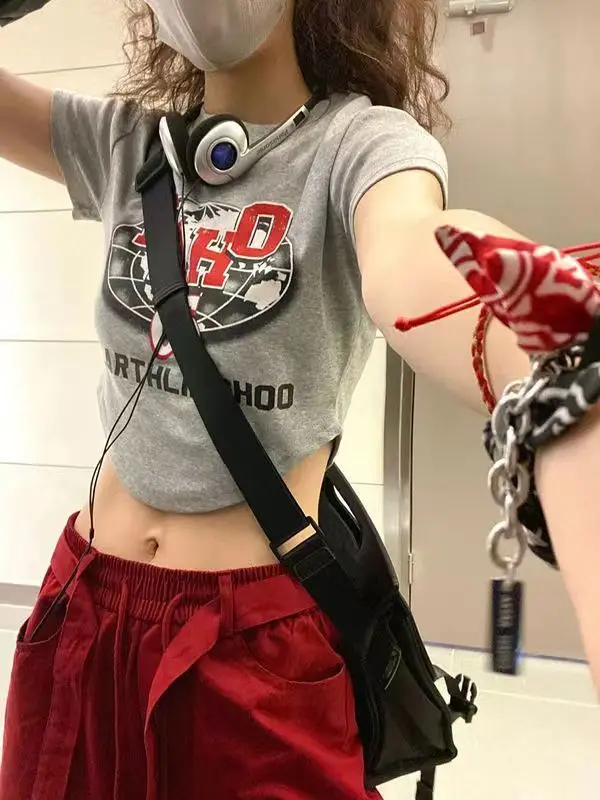 Sweet and Spicy Short Top, Niche Front Shoulder Short Sleeved T-shirt for Women 2023 Summer New Retro Street Slimming
Sweet and Spicy Short Top, Niche Front Shoulder Short Sleeved T-shirt for Women 2023 Summer New Retro Street Slimming
