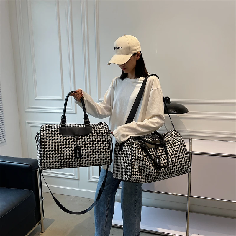 

2023 Large Houndstooth Women's Travel Bag Organizer Sports Gym Weekend Duffle Handbag Shoulder Crossbody S Packing Cubes