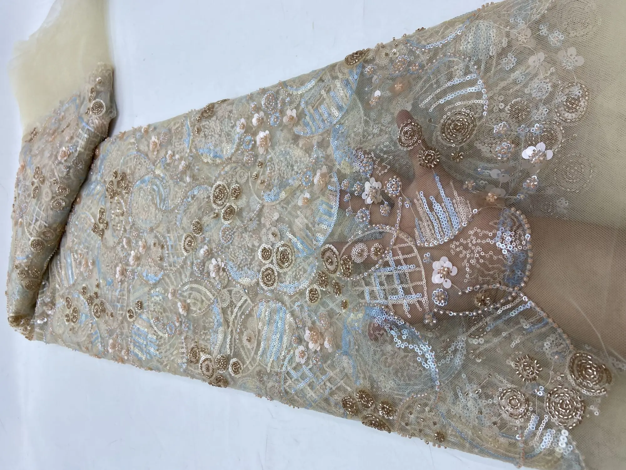 AAfrican Lace Fabric French Net Sequins Fabric 2024 High Quality 5 Yards Embroidered 3D Lace Nigerian Lace Fabrics For Dresses
AAfrican Lace Fabric French Net Sequins Fabric 2024 High Quality 5 Yards Embroidered 3D Lace Nigerian Lace Fabrics For Dresses
