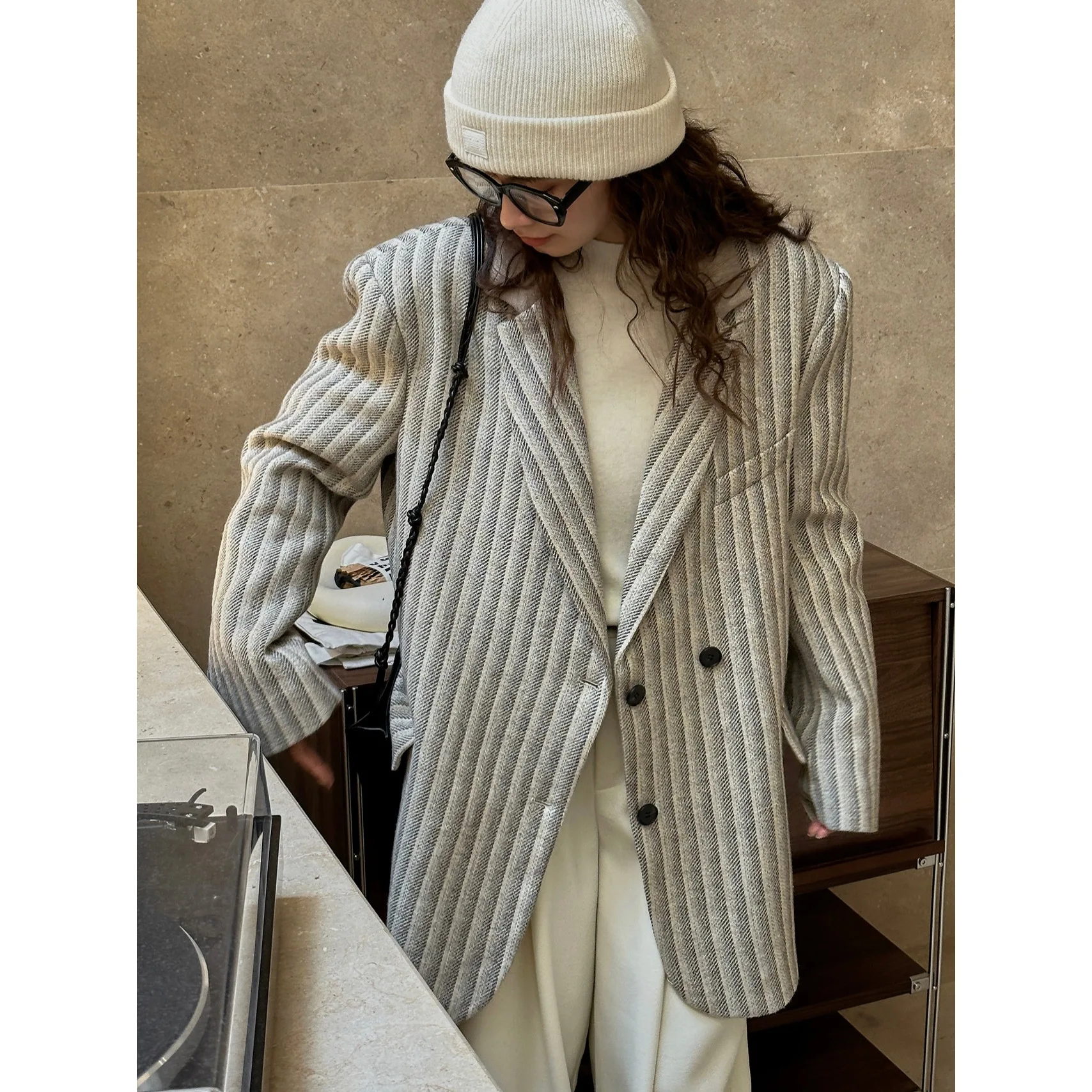 Winter Old Money Style Wool Stripe Blazer Wool Jacket White Black Loose Fit Warm Slim Coat For Women
Winter Old Money Style Wool Stripe Blazer Wool Jacket White Black Loose Fit Warm Slim Coat For Women