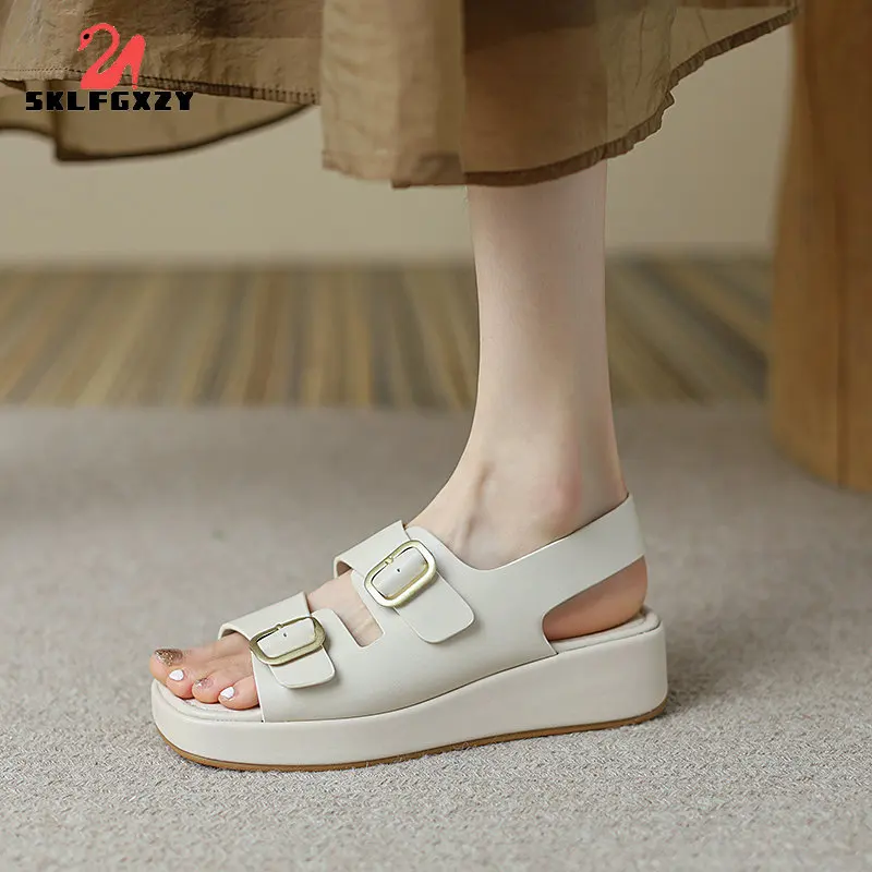 2022 Women Real Leather Sandals Designer Metal Buckles Shoes Women Flat Heels Solid Color Casual Lady Footwear Size 34-40
2022 Women Real Leather Sandals Designer Metal Buckles Shoes Women Flat Heels Solid Color Casual Lady Footwear Size 34-40