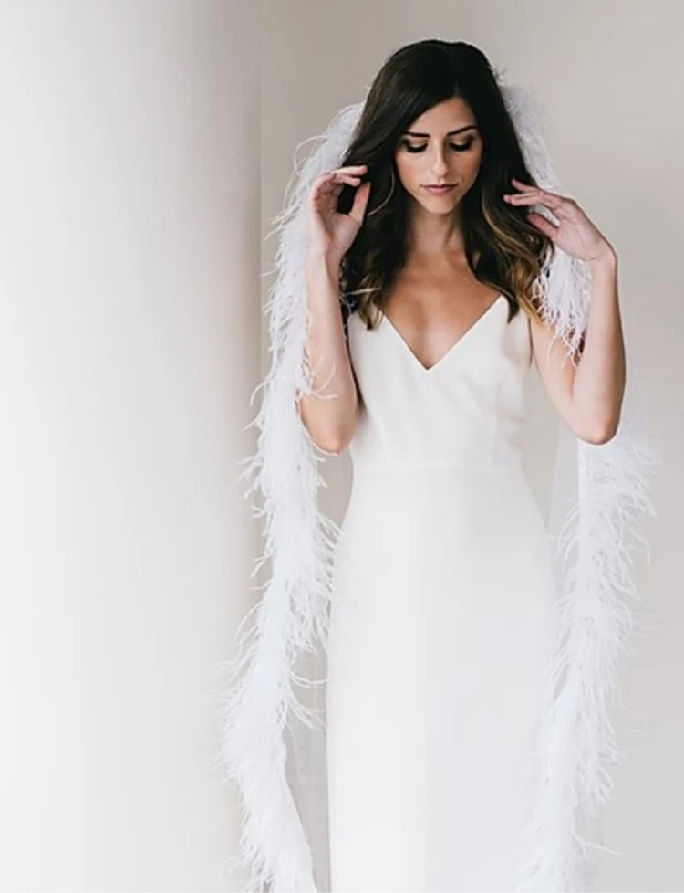 TOPQUEEN V22 luxurious Feathers Wedding Veils with Comb white Ivory Soft Tulle Veil Cathedral Length Single Layer Bridal Veils
TOPQUEEN V22 luxurious Feathers Wedding Veils with Comb white Ivory Soft Tulle Veil Cathedral Length Single Layer Bridal Veils