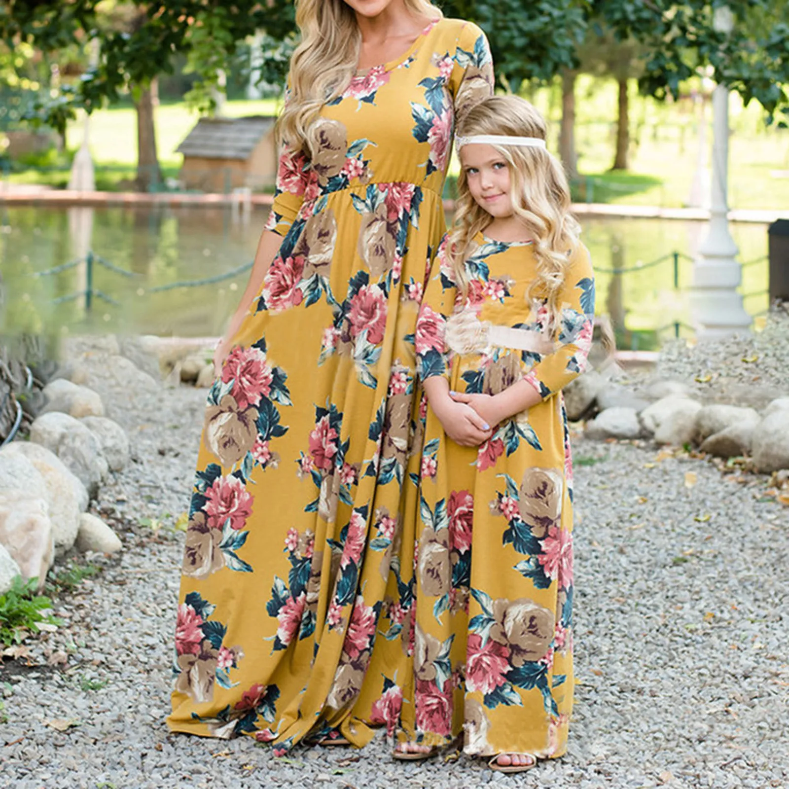 New Mommy And Me Dresses 1/2 Sleeve Casual Floral Family Matching Outfits Summer Maxi Long Dress 3-10Y Beach Princess Dress
New Mommy And Me Dresses 1/2 Sleeve Casual Floral Family Matching Outfits Summer Maxi Long Dress 3-10Y Beach Princess Dress