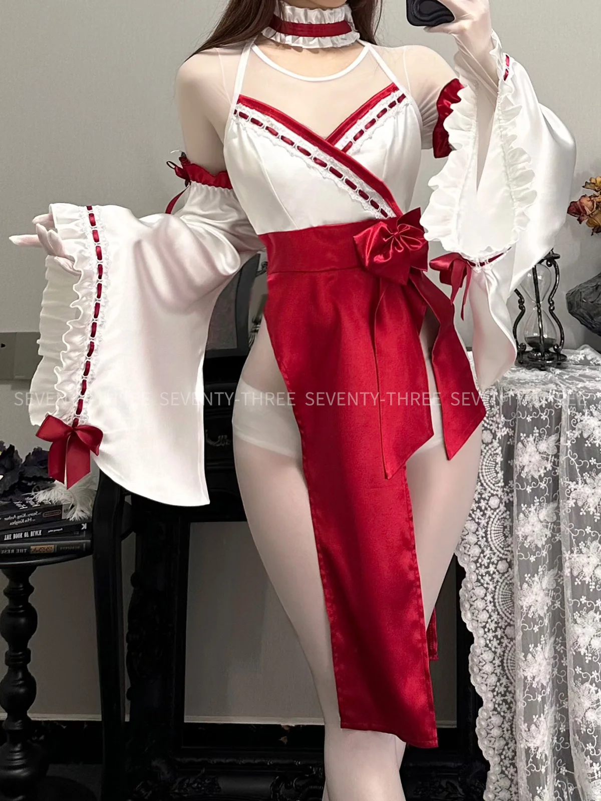 Женский костюм для косплея Miko из японского аниме, красно-белое кимоно с бюстгальтером и трусиками, костюм ведьмы для косплея
Женский костюм для косплея Miko из японского аниме, красно-белое кимоно с бюстгальтером и трусиками, костюм ведьмы для косплея