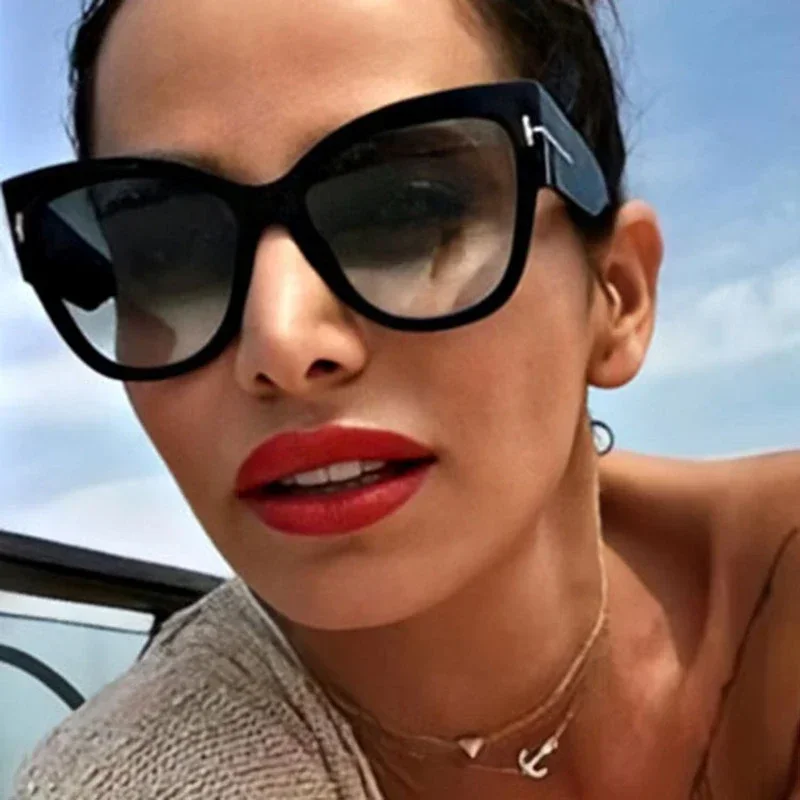 2023 New Tom Fashion Brand Designer Cat Eye Women Sunglasses Female Gradient Points Sun Glasses Big Oculos feminino de sol UV400
2023 New Tom Fashion Brand Designer Cat Eye Women Sunglasses Female Gradient Points Sun Glasses Big Oculos feminino de sol UV400