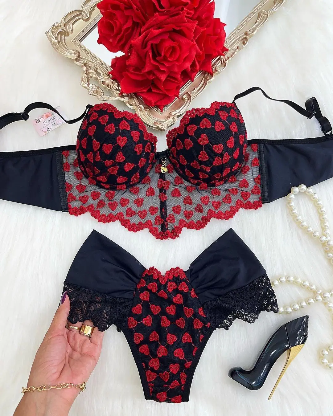 Sexy Lace Gather Bra Set Women Comfortable Underwear And Panty Embroidery Deep V Push Up Brassiere Fashion Low Waist Panties
Sexy Lace Gather Bra Set Women Comfortable Underwear And Panty Embroidery Deep V Push Up Brassiere Fashion Low Waist Panties