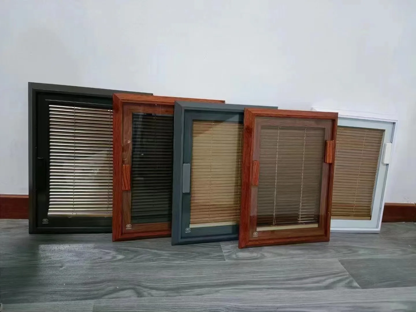 Embedded Sun Shading System Single Glass Magnetron Shutter 12.5mm Aluminum Alloy Blade Free Shipping
Embedded Sun Shading System Single Glass Magnetron Shutter 12.5mm Aluminum Alloy Blade Free Shipping