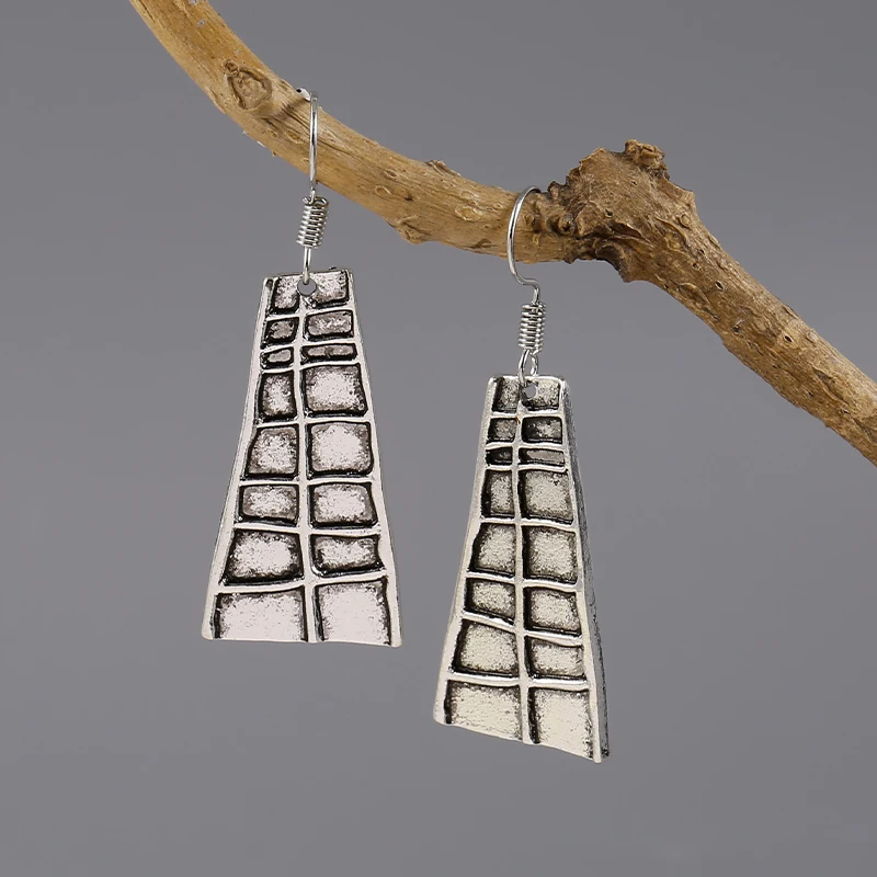 New Trapezoidal Irregular External Hanging Retro Silver Plaid Stripe Women's Earrings
New Trapezoidal Irregular External Hanging Retro Silver Plaid Stripe Women's Earrings