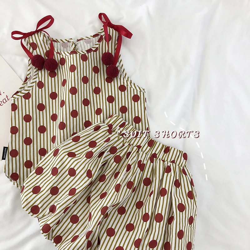 Childrens Clothing Girls Point Set 2024 Summer New Korean Version Sleeveless Top and Shorts Two-piece Set for Babies
Childrens Clothing Girls Point Set 2024 Summer New Korean Version Sleeveless Top and Shorts Two-piece Set for Babies
