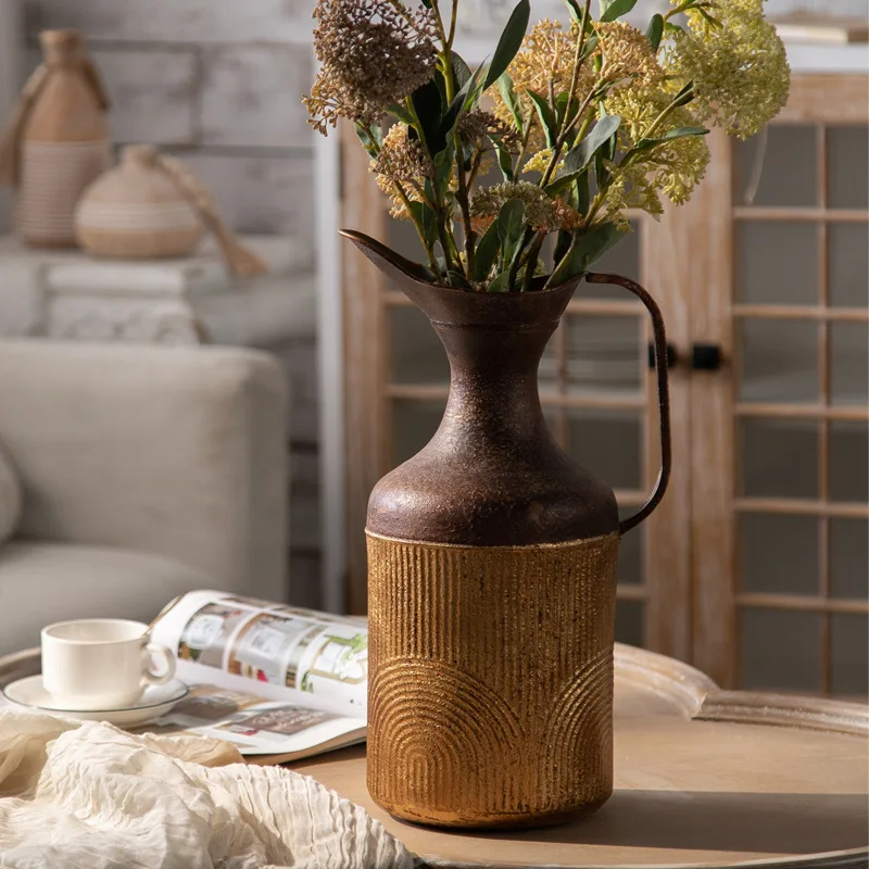 Retro home hotel decoration vase ornaments dried flower small container new Chinese wrought iron homestay flower device
Retro home hotel decoration vase ornaments dried flower small container new Chinese wrought iron homestay flower device