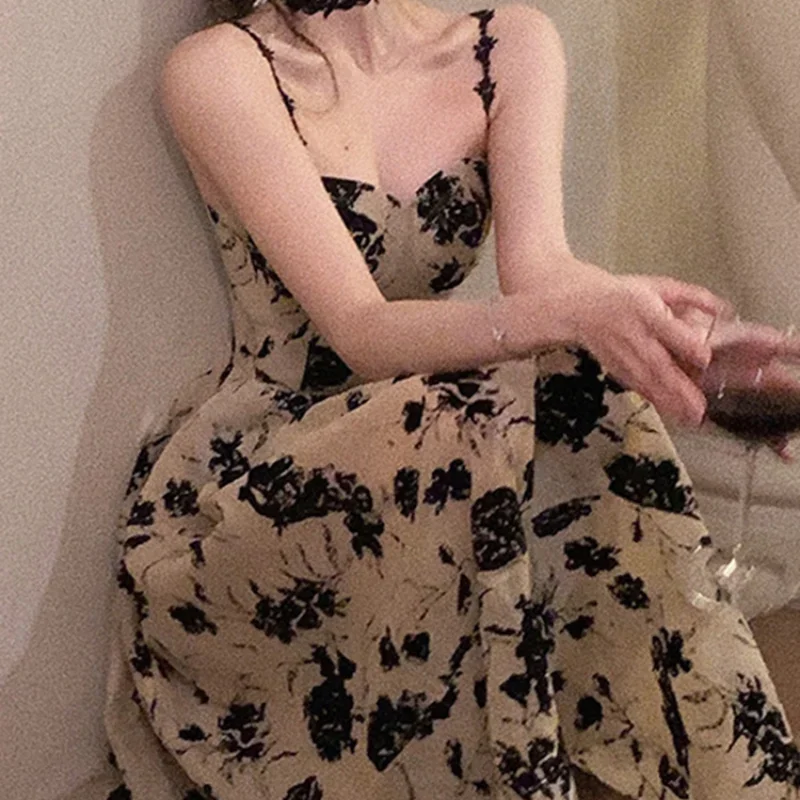 2023 New Summer Floral Strap Midi Dress Women Sleeveless Elegant Vintage Dress Evening Party One Piece Dress Korean Fashion 
2023 New Summer Floral Strap Midi Dress Women Sleeveless Elegant Vintage Dress Evening Party One Piece Dress Korean Fashion