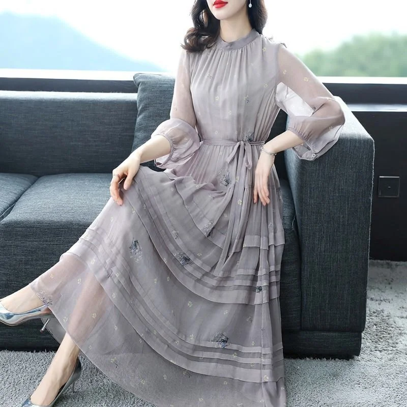 High-end imitation silk dress for women summer 2023 mid-length o neck casual with printed belly covering A-line dress female top
High-end imitation silk dress for women summer 2023 mid-length o neck casual with printed belly covering A-line dress female top