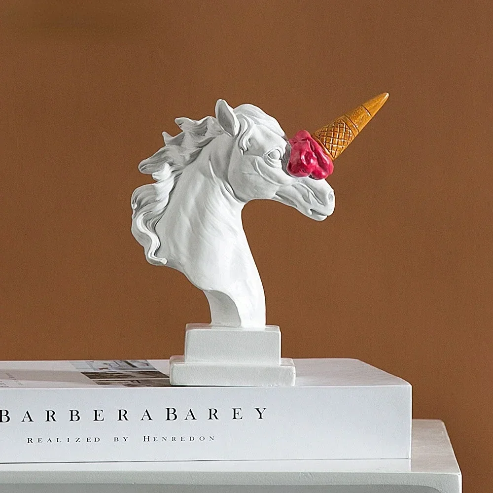 

European Bookshelf Decoration Horse Head Sculpture with Ice Cream Statues and Sculptures Animal Figurine Home Desktop Ornaments