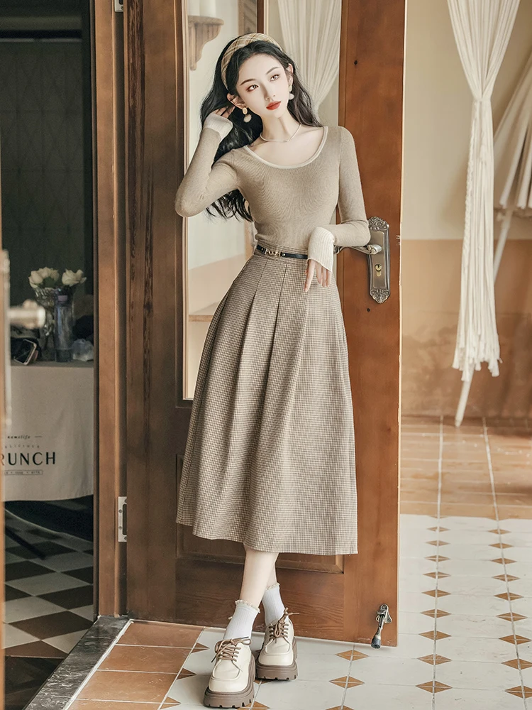 French autumn and winter sweater plaid skirt two-piece suit 2023 fashion women's Clothing
French autumn and winter sweater plaid skirt two-piece suit 2023 fashion women's Clothing