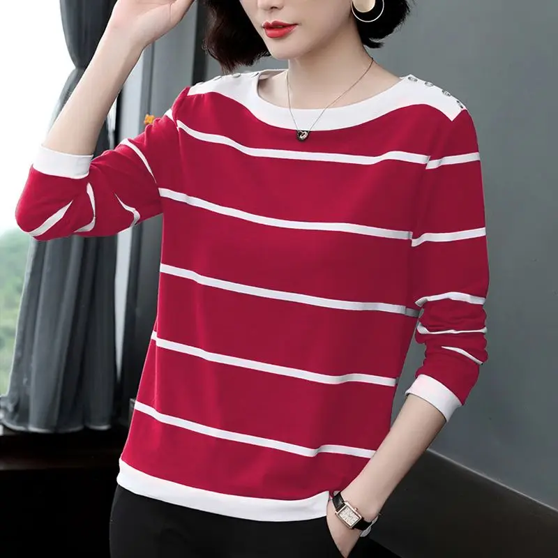 Fashion O-Neck Button Spliced Striped T-Shirt Women's Clothing 2022 Autumn New Oversized Casual Tops All-match Commute Tee Shirt
Fashion O-Neck Button Spliced Striped T-Shirt Women's Clothing 2022 Autumn New Oversized Casual Tops All-match Commute Tee Shirt