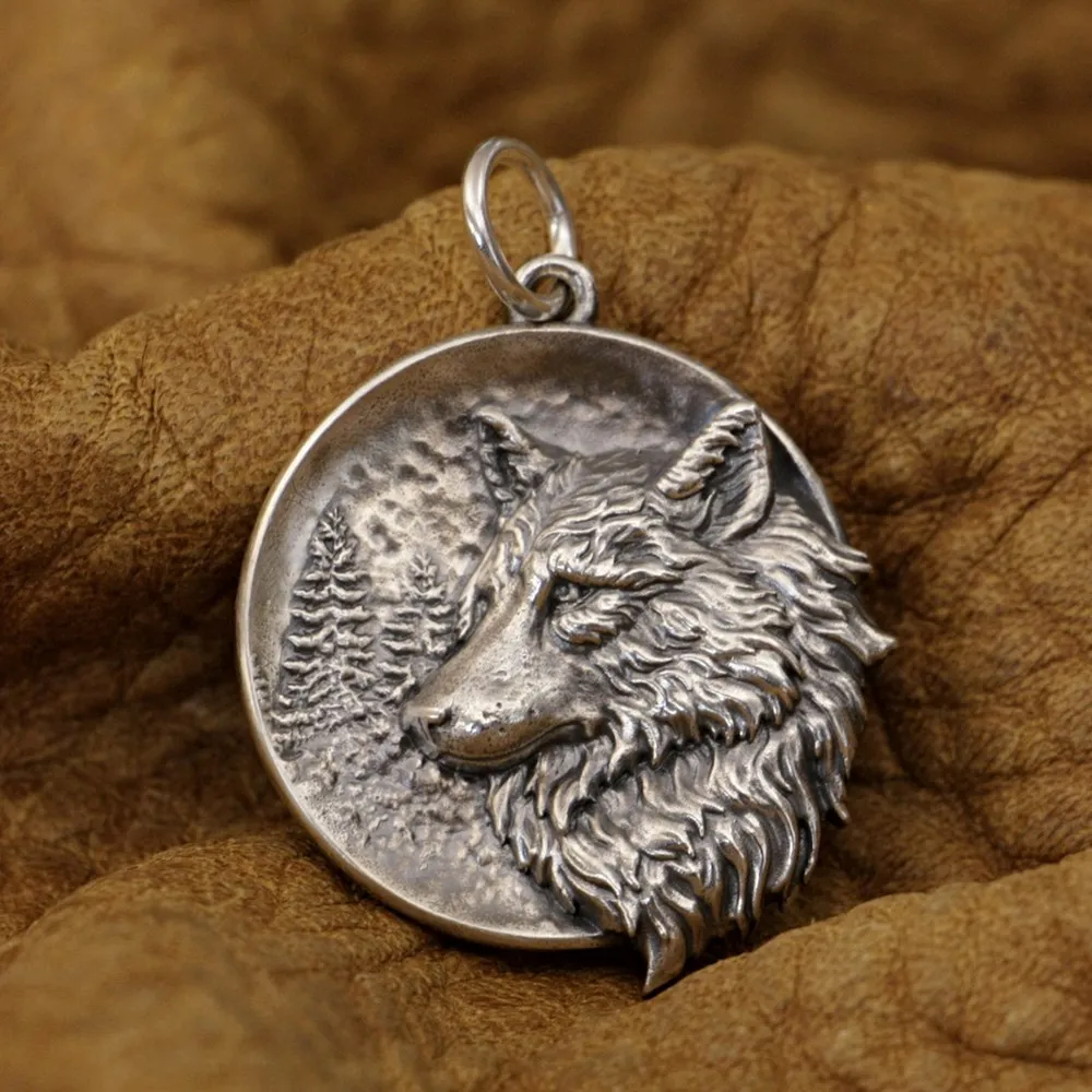 

LINSION 925 Sterling Silver Embossed Wolf Pendant Mens Punk Pendant TA338